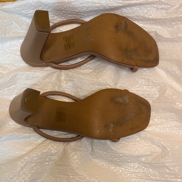 Steve Madden Nude Tan Strappy Block Heel Sandals - Picture 3 of 4